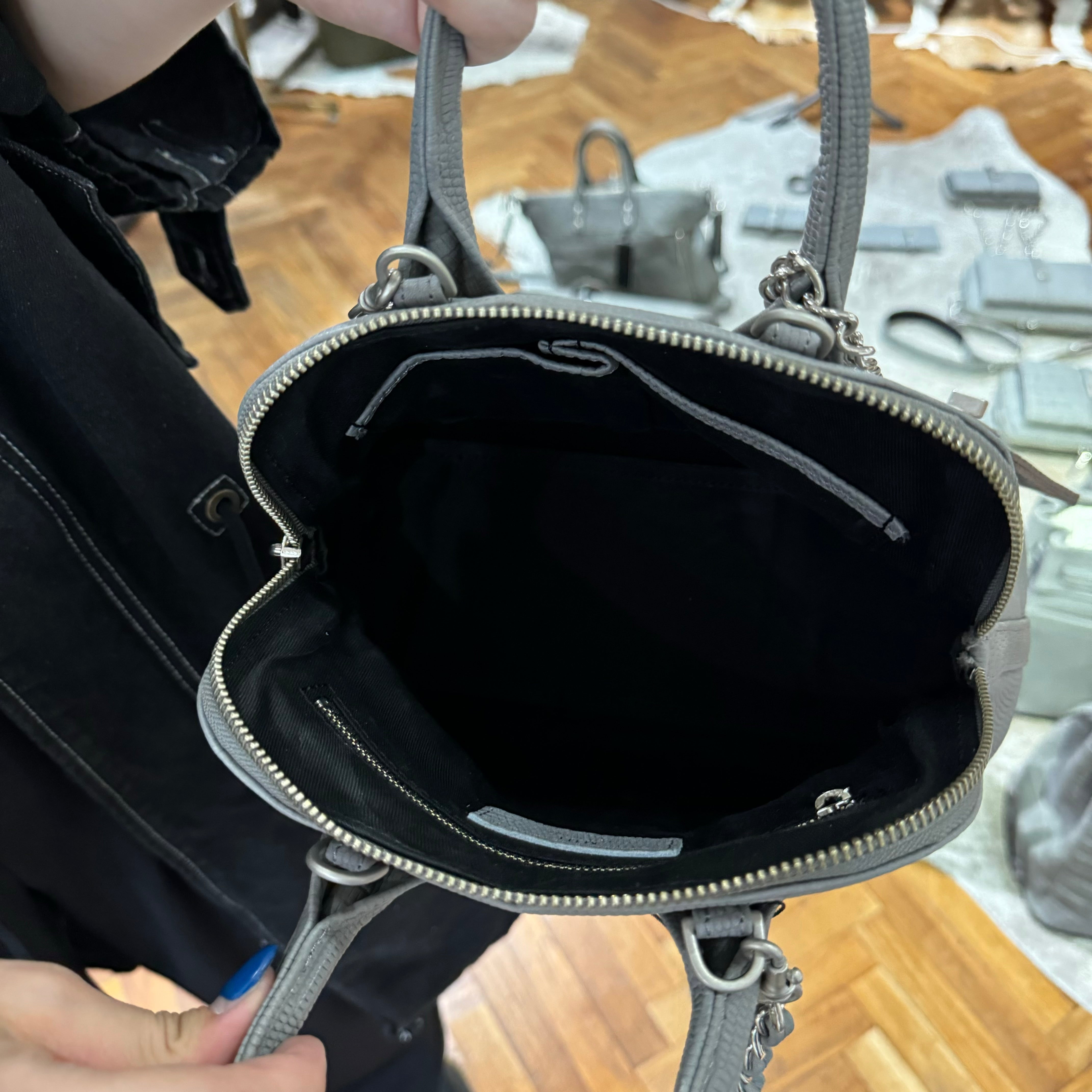 ⚠️予約【M.U.L.】ラウンドトート　リザード型押し　-アイスグレー-　※R7. 6月末納品予定