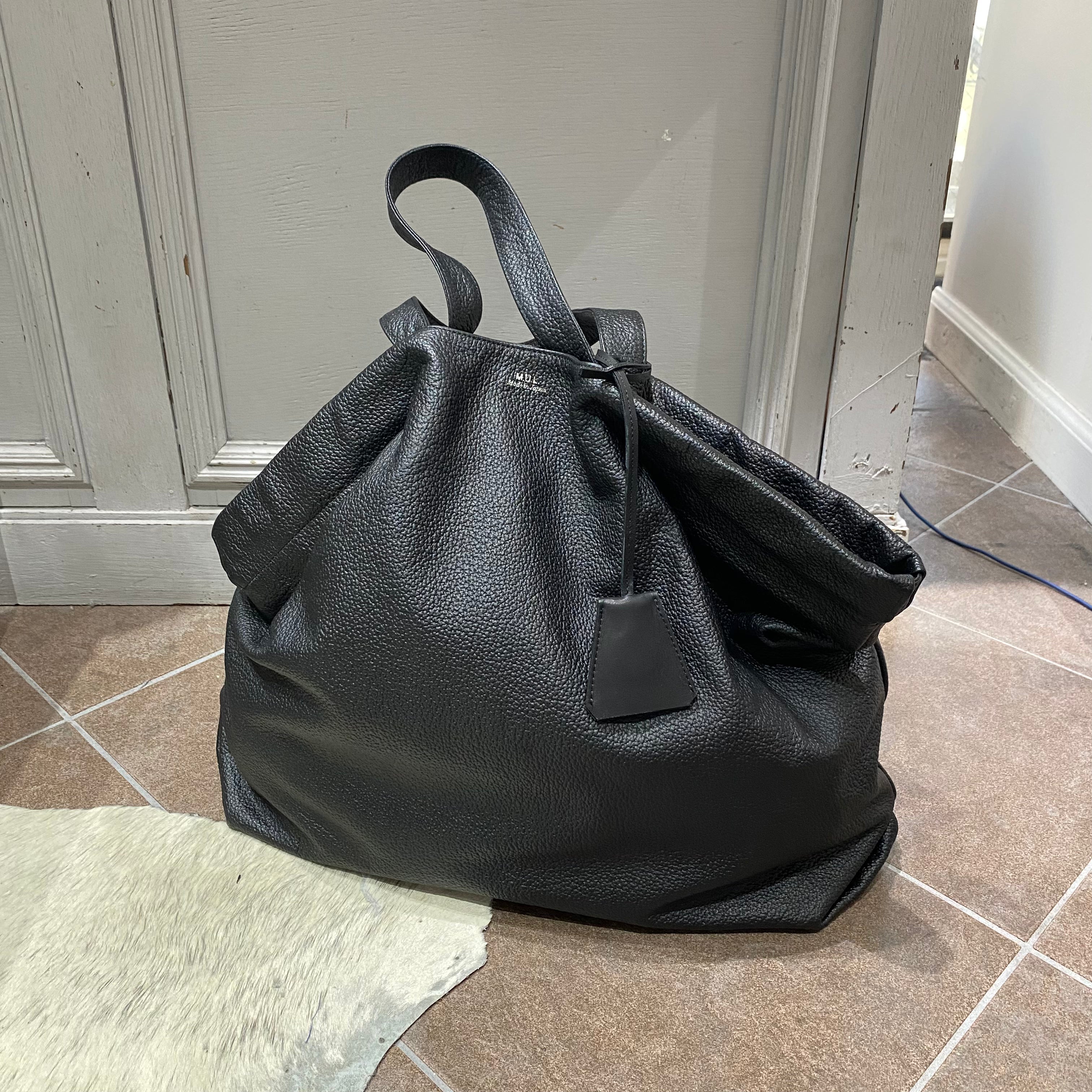 ⚠️予約【M.U.L.】ベントトート シボ型押し -ブラック-　※R7. 6月末納品予定