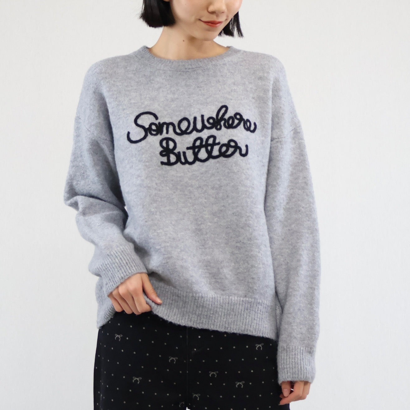 コードロゴ刺繍ニット  -グレー- 　※11/12-11/18頃より順次発送予定