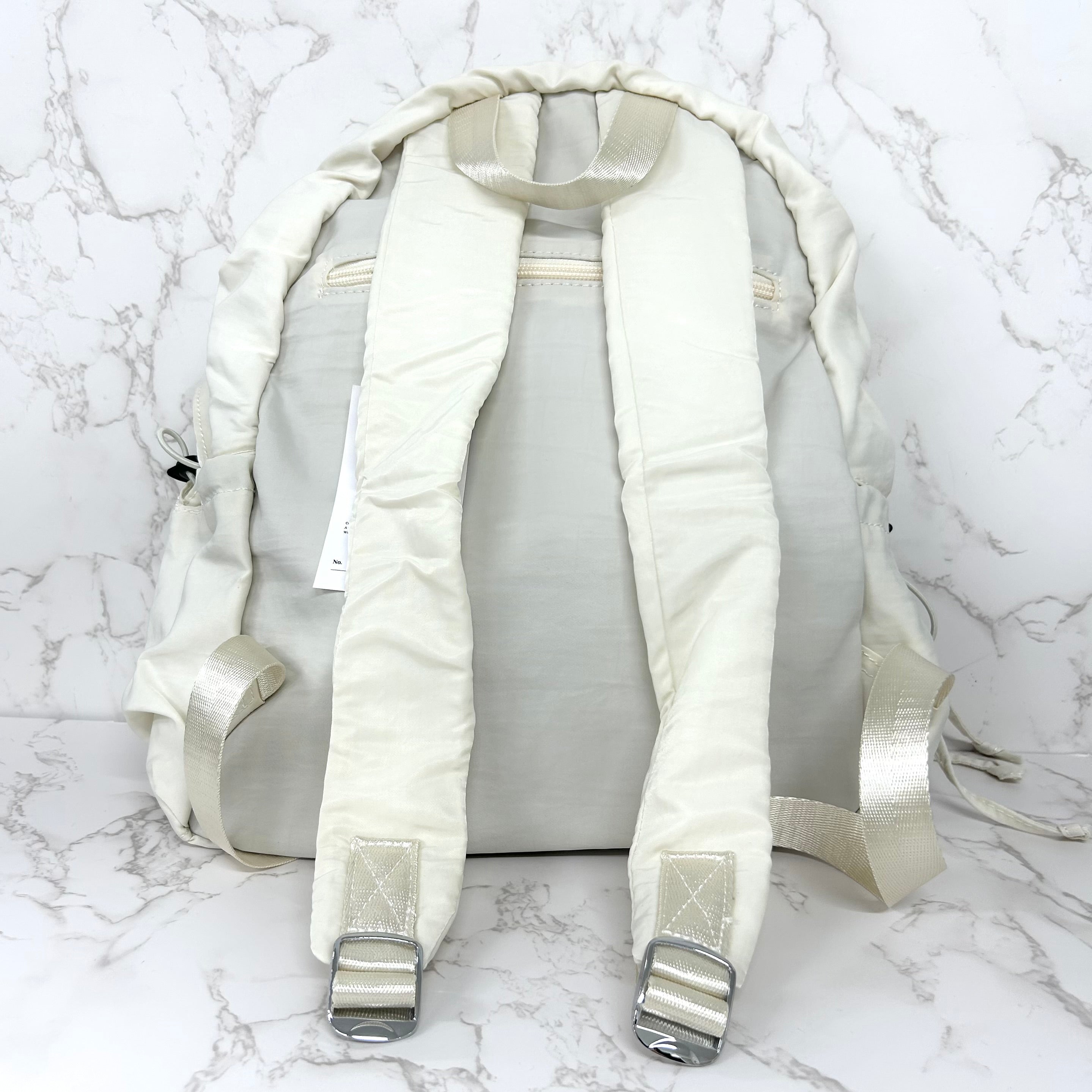 大特価！【Nb0352】ポケットデザインバックパック -ホワイト-　※2週間前後で順次発送