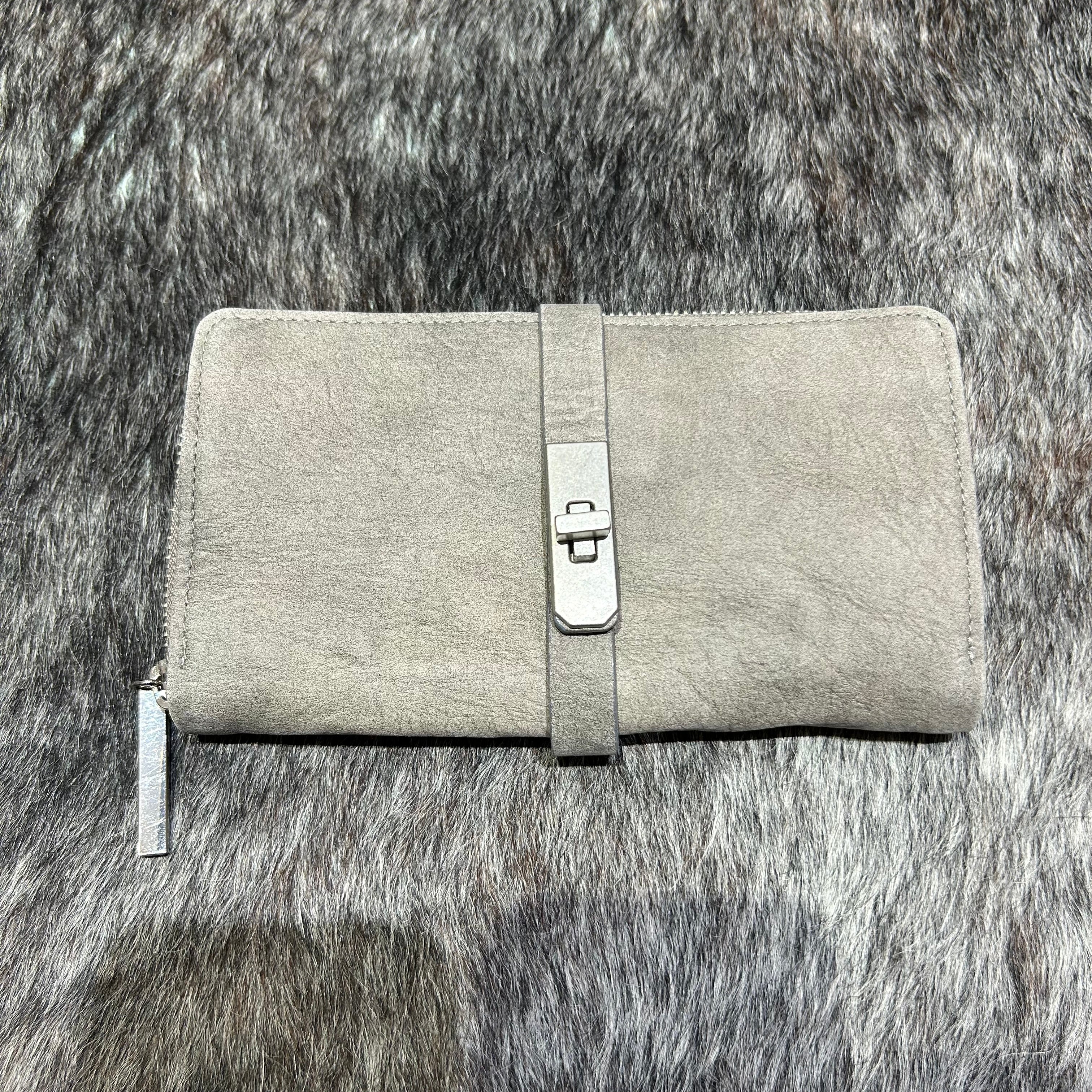 ⚠️予約【MUL009-502339】 ラウンドロングウォレット　-エンボスグレージュ-　※R7. 6月末納品予定