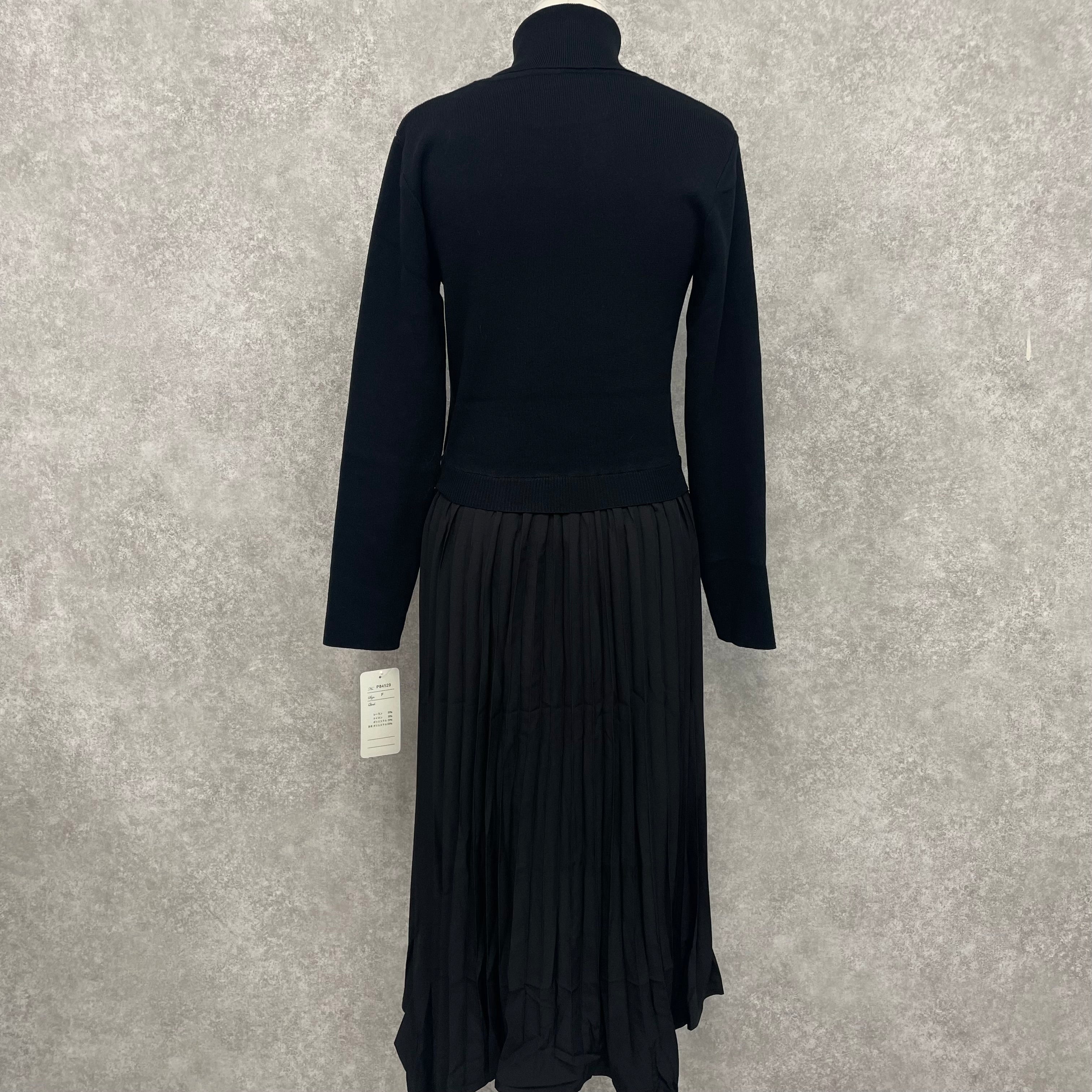 ニット×プリーツ ドッキングワンピース -ブラック-　※10/22~28頃より順次発送　※ハンガー納品