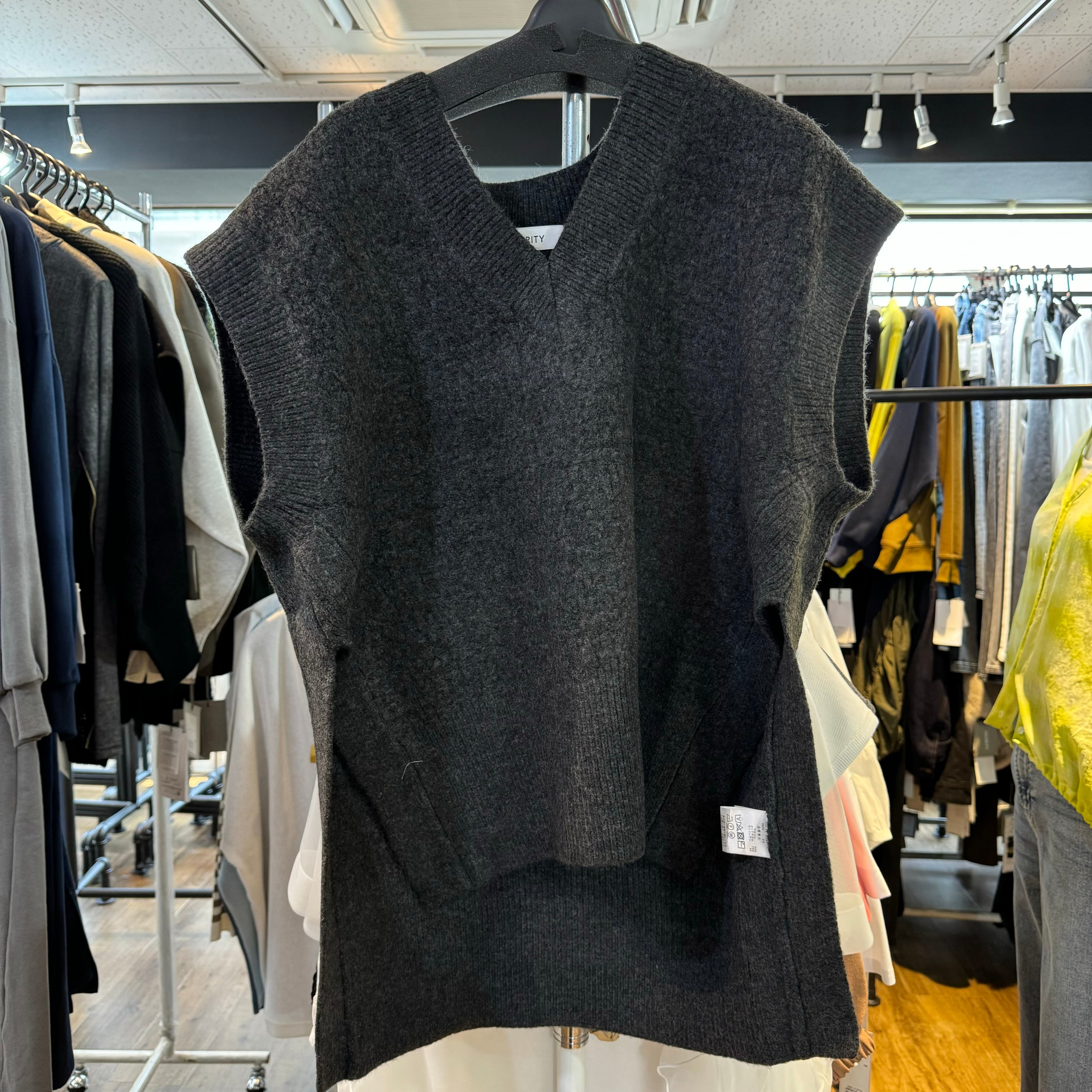 【PRIORITY】ニットベスト　-チャコール-　008　※9/17~23より順次発送予定