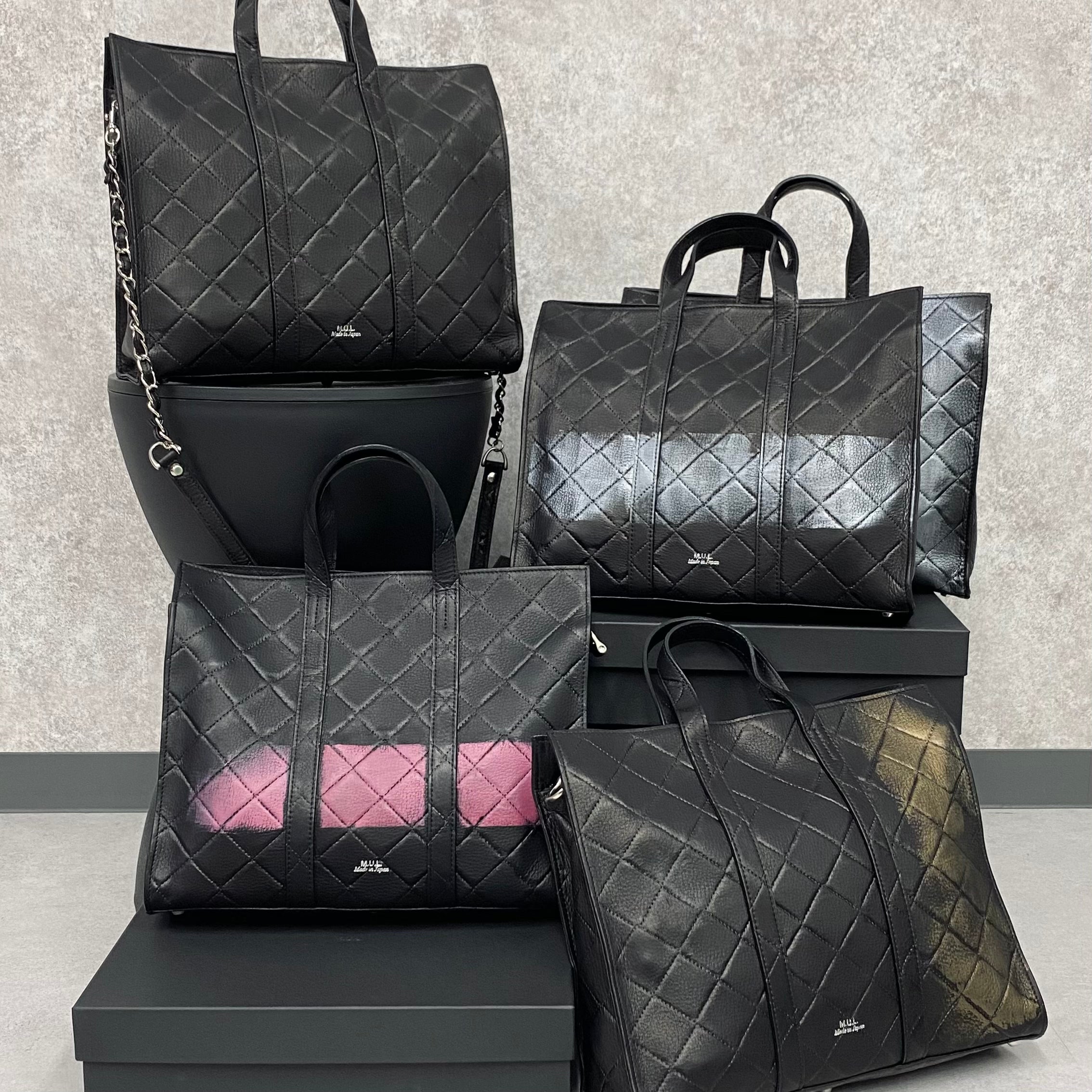 【MUL041】スクエアトートS  キルティング型押し(ブラック) ラインなし　※10/29〜11/2より順次配送