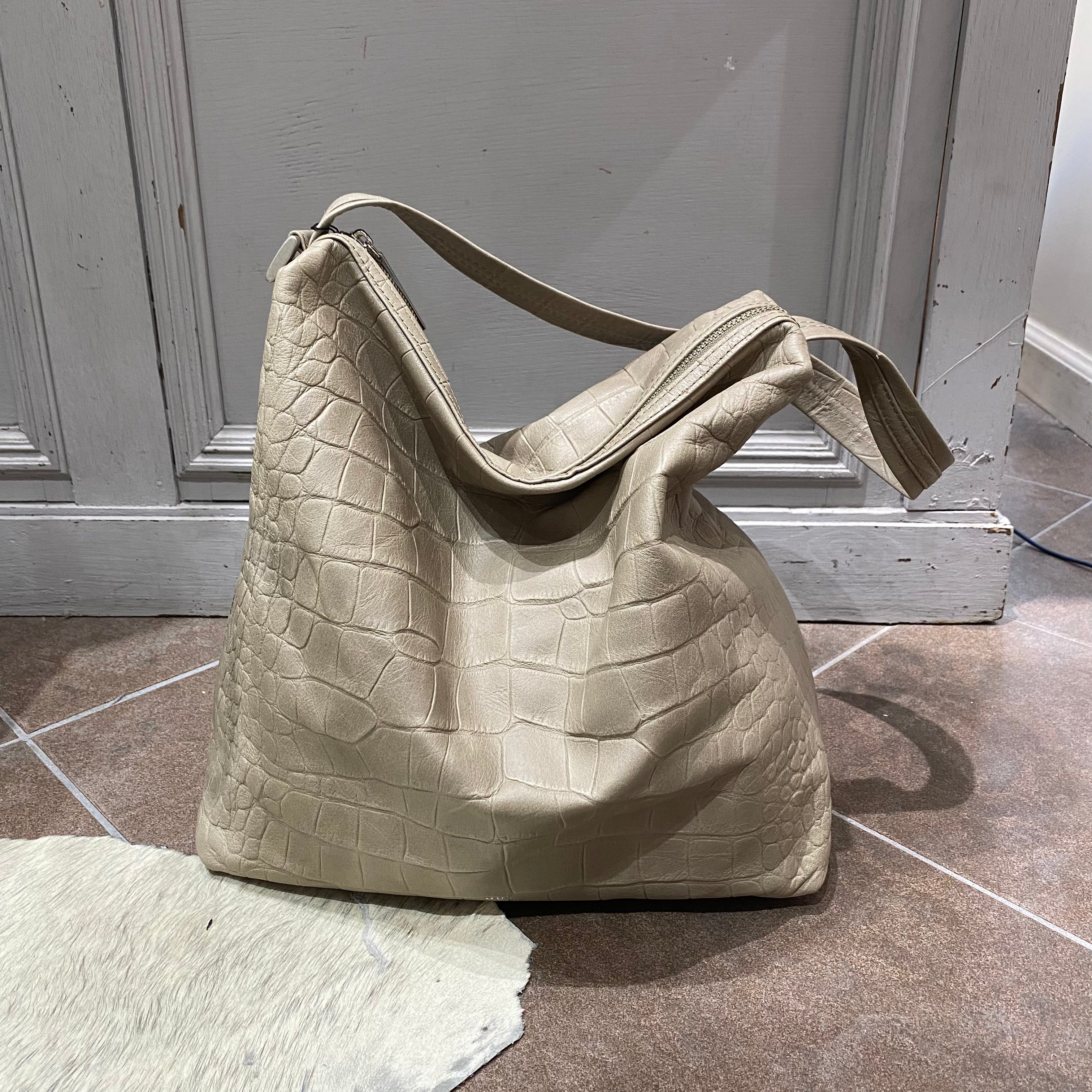 ⚠️予約【M.U.L.】ドロップ 2way クロコダイル型押し -グレージュ-　※R7. 6月末納品予定