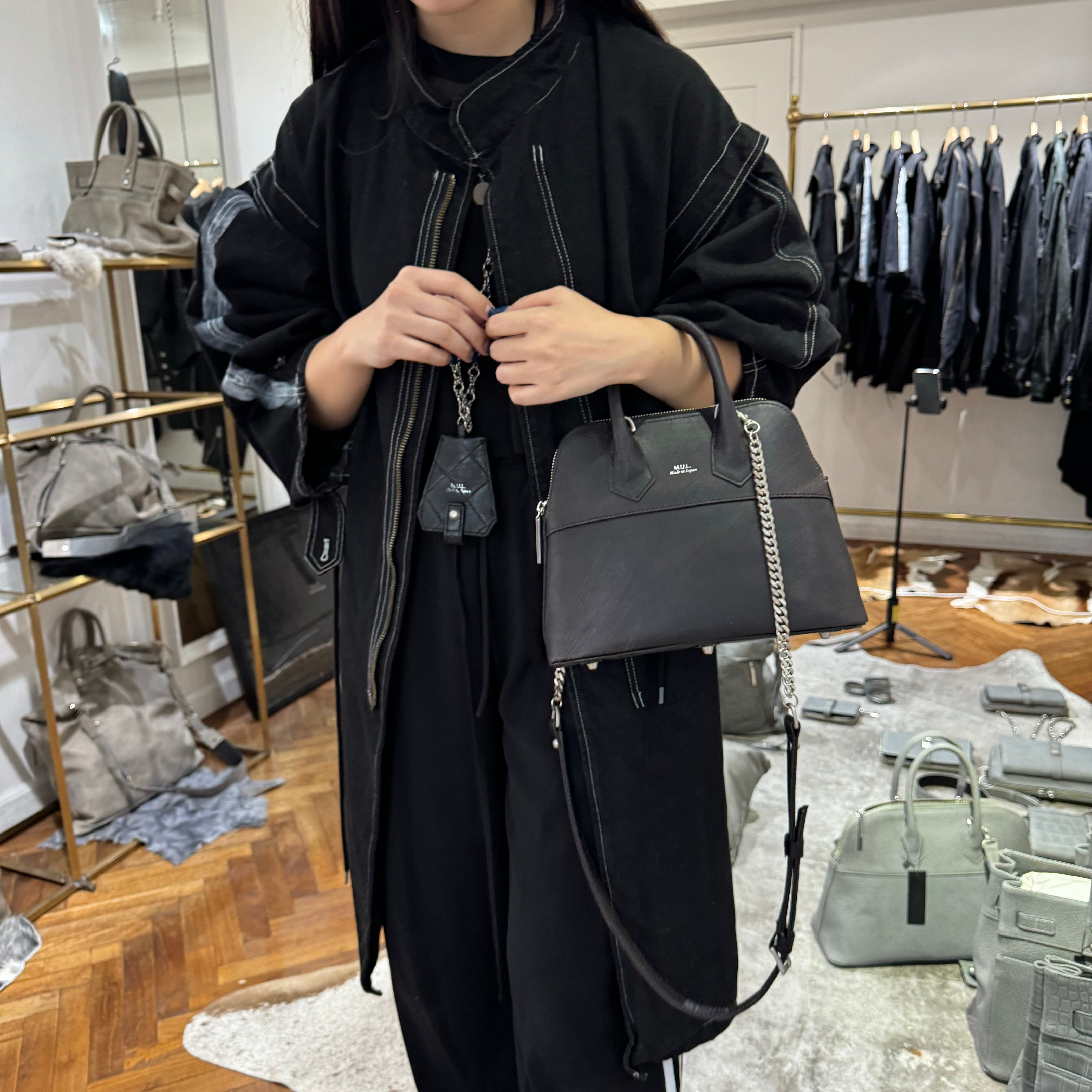 ⚠️予約【M.U.L.】ラウンドトート　スクラッチ型押し　-vintage ブラック-　※R7. 6月末納品予定