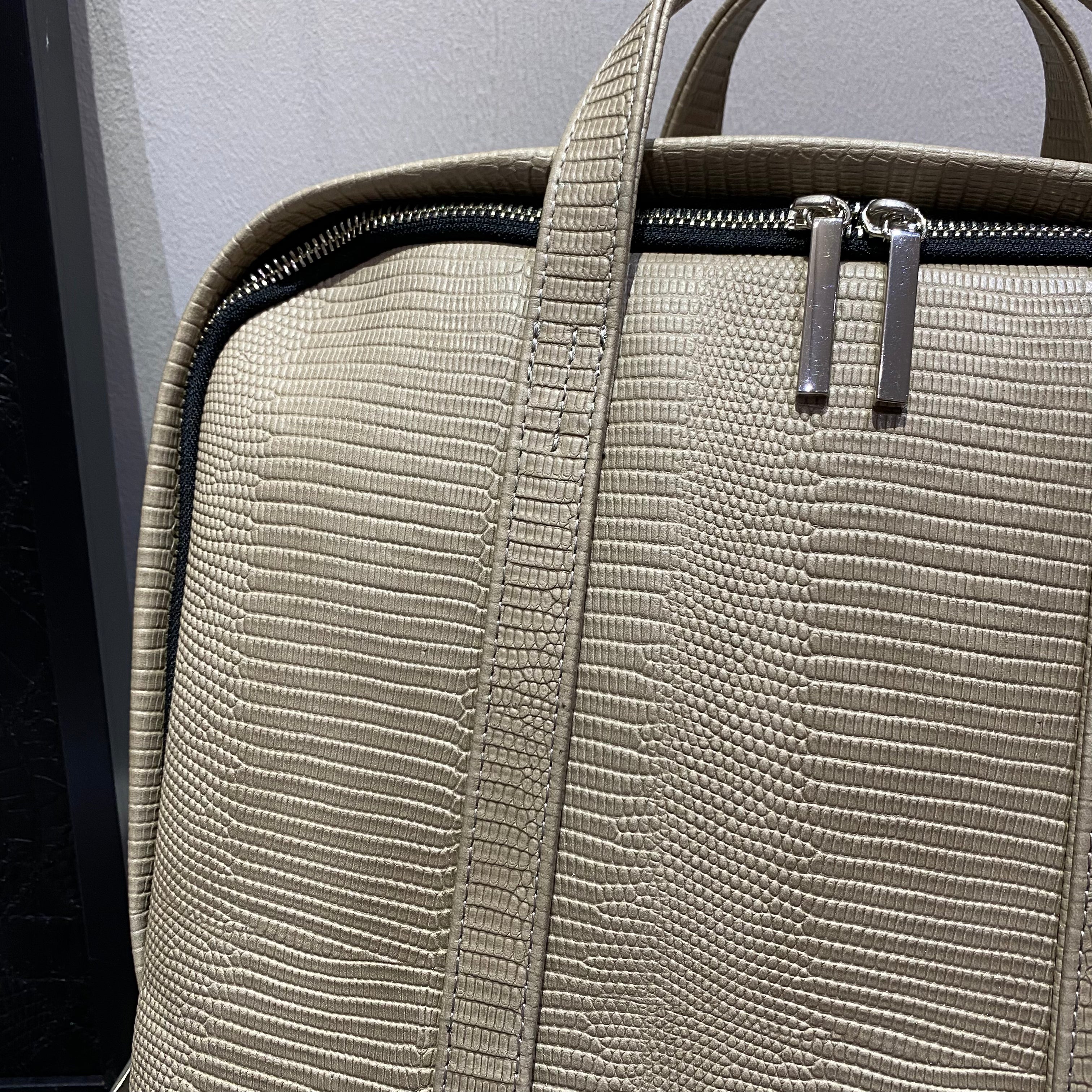 ⚠️予約【M.U.L.】ミニマルバックパック -グレージュ-　※R7. 6月末納品予定