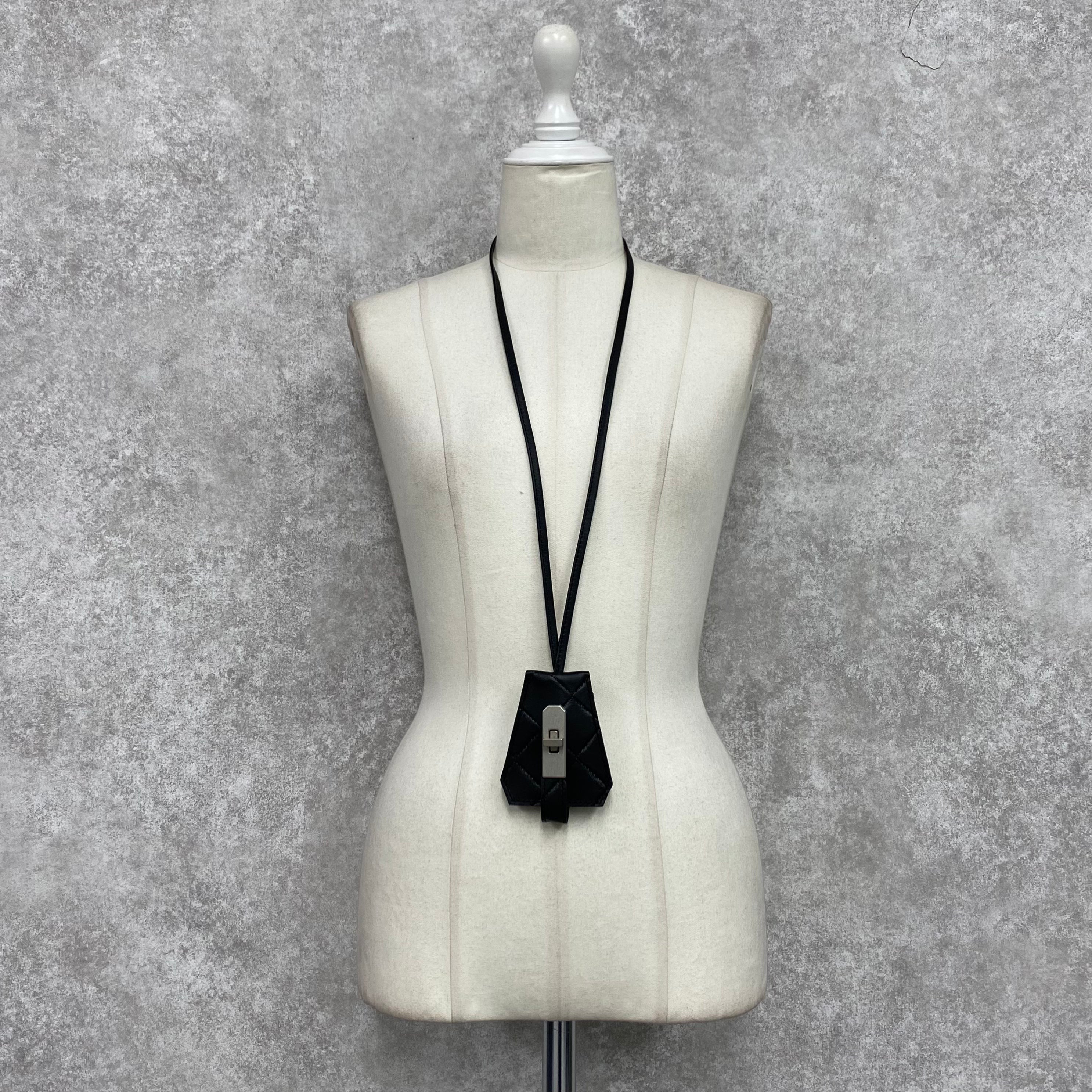 【MUL097】レザーキーネックレス キルティング型押し　-ブラック-　ラインなし　※7/2〜7/12より事務所から順次発送予定