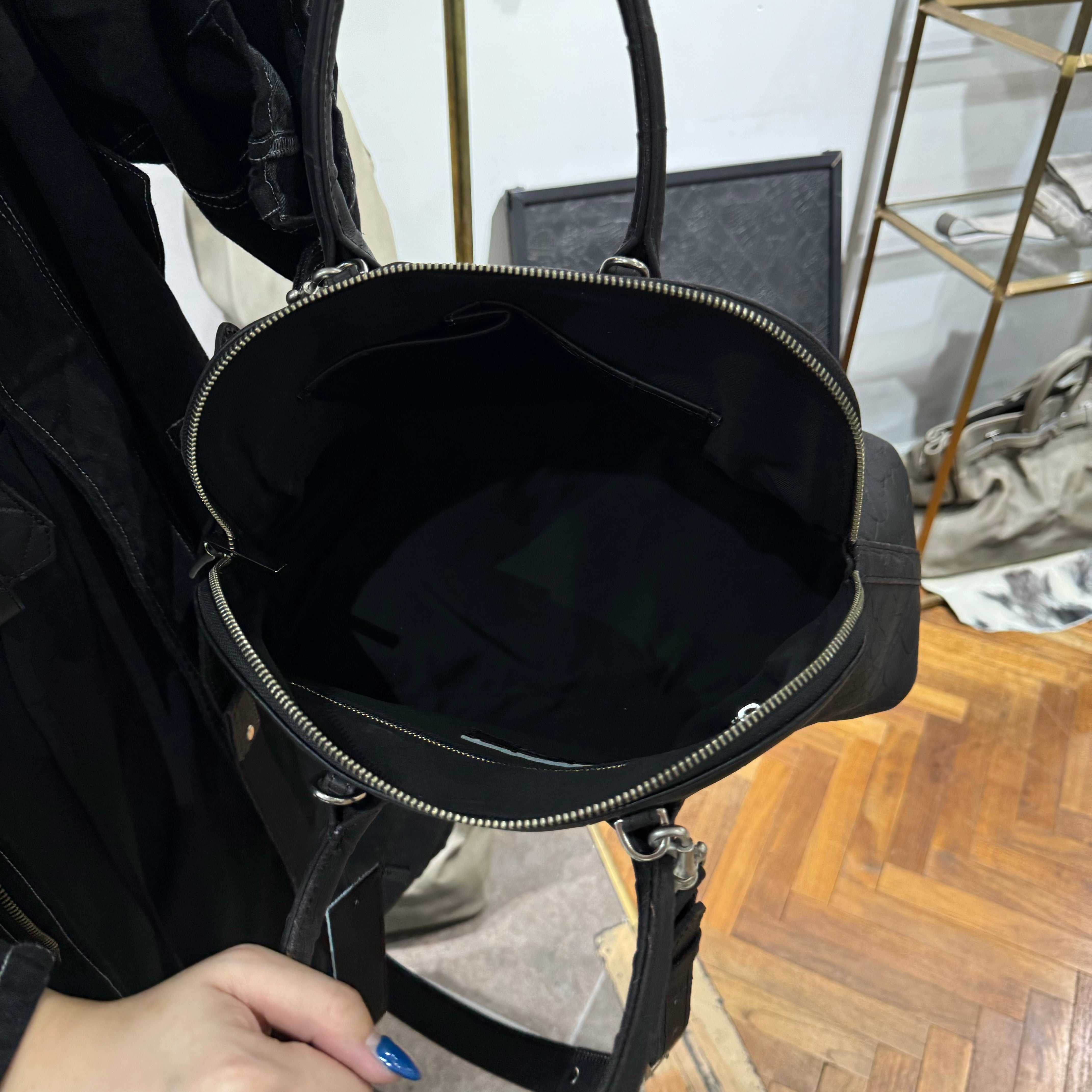 ⚠️予約【M.U.L.】ラウンドトート　スクラッチ型押し　-vintage ブラック-　※R7. 6月末納品予定