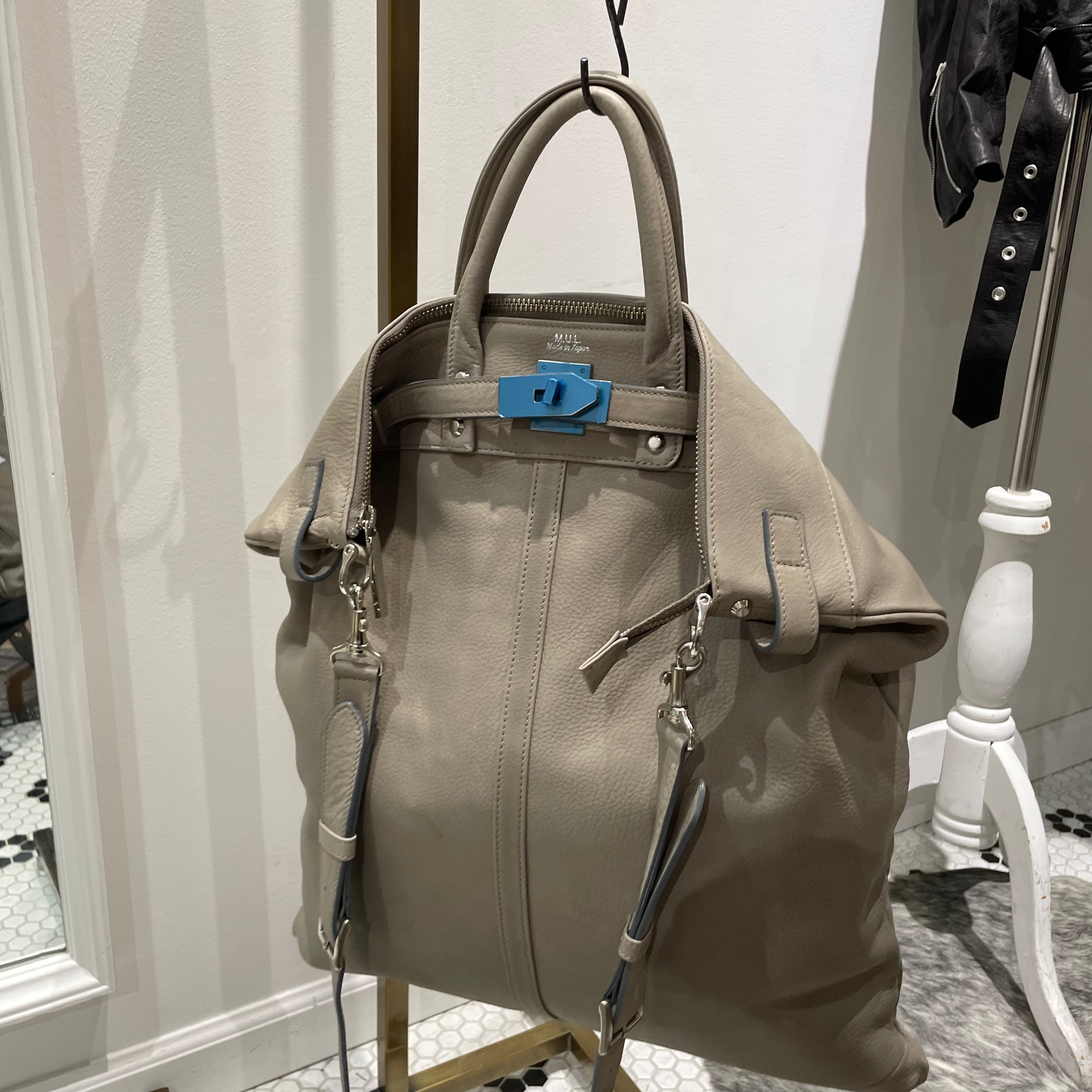 【M.U.L.】ヘルメットバッグM   グレージュ　ソフトダメージオイルレザー  ※一週間以内に配送　※事務所配送
