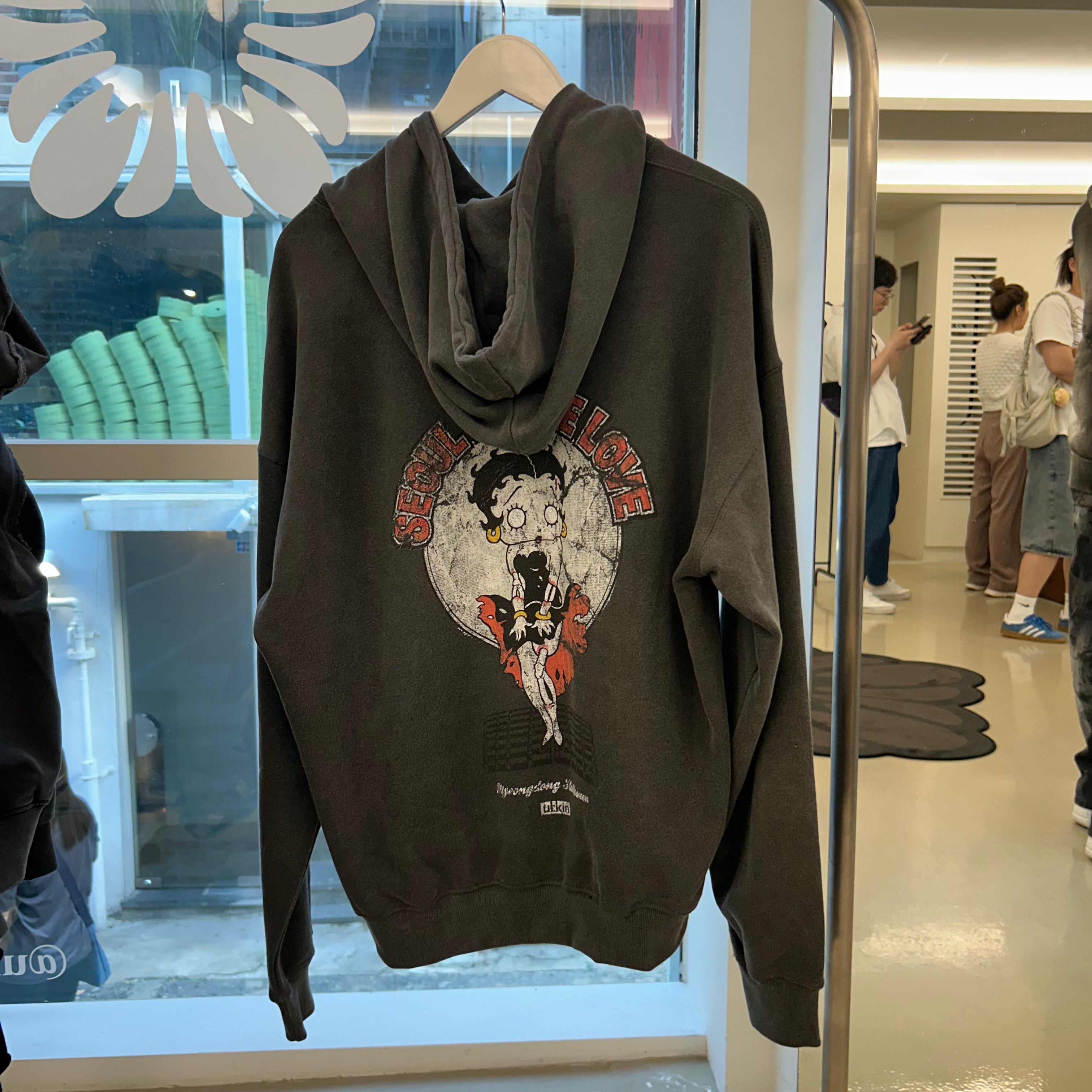 ※予約商品【ULKIN】ULKIN X BETTYBOOP Myeongdong Hoodie -CHARCOAL- Mサイズ　※12月頃より順次配送予定