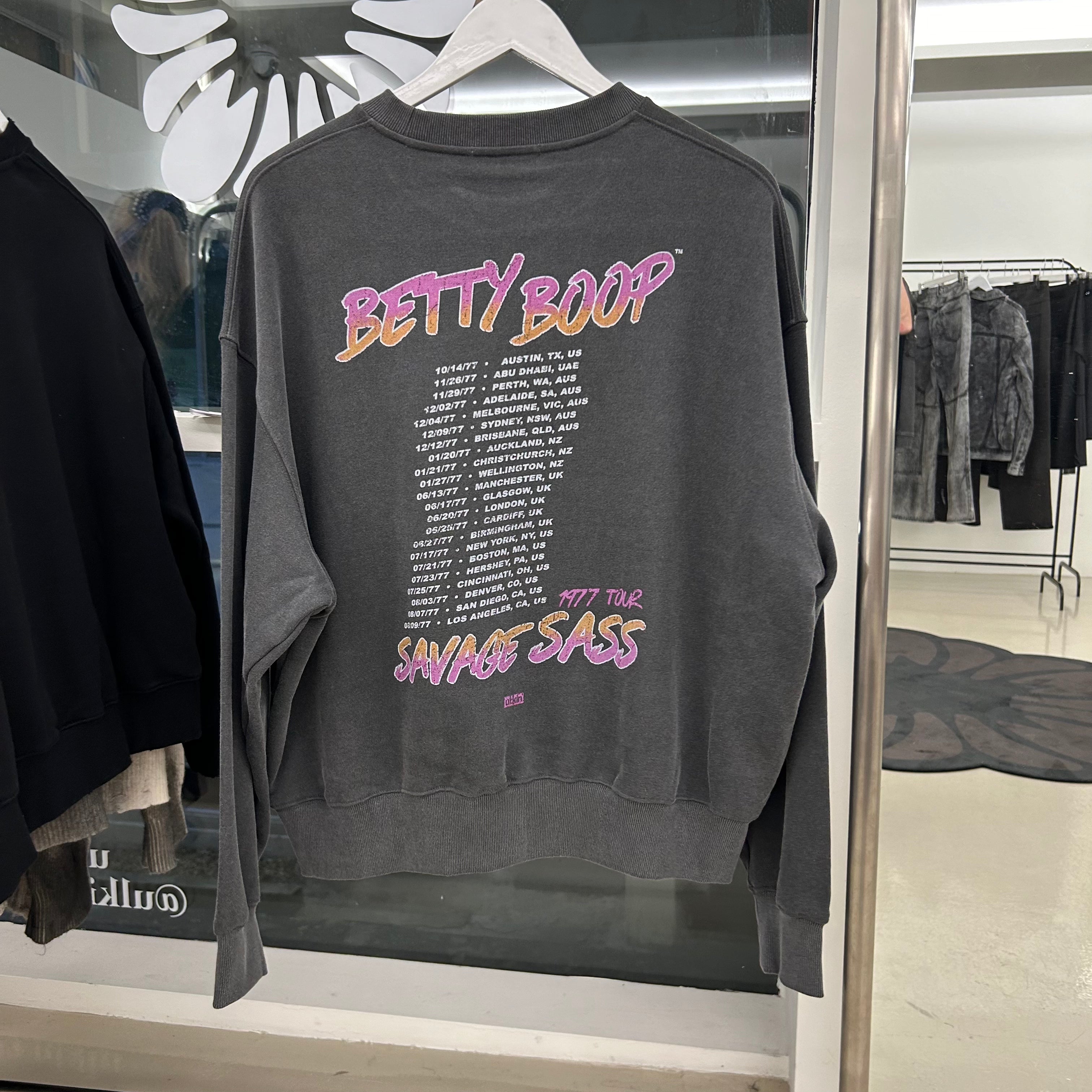 ※予約商品【ULKIN】ULKIN X BETTYBOOP Glamor Sweatshirt  -BLACK-　※12月頃より順次配送予定