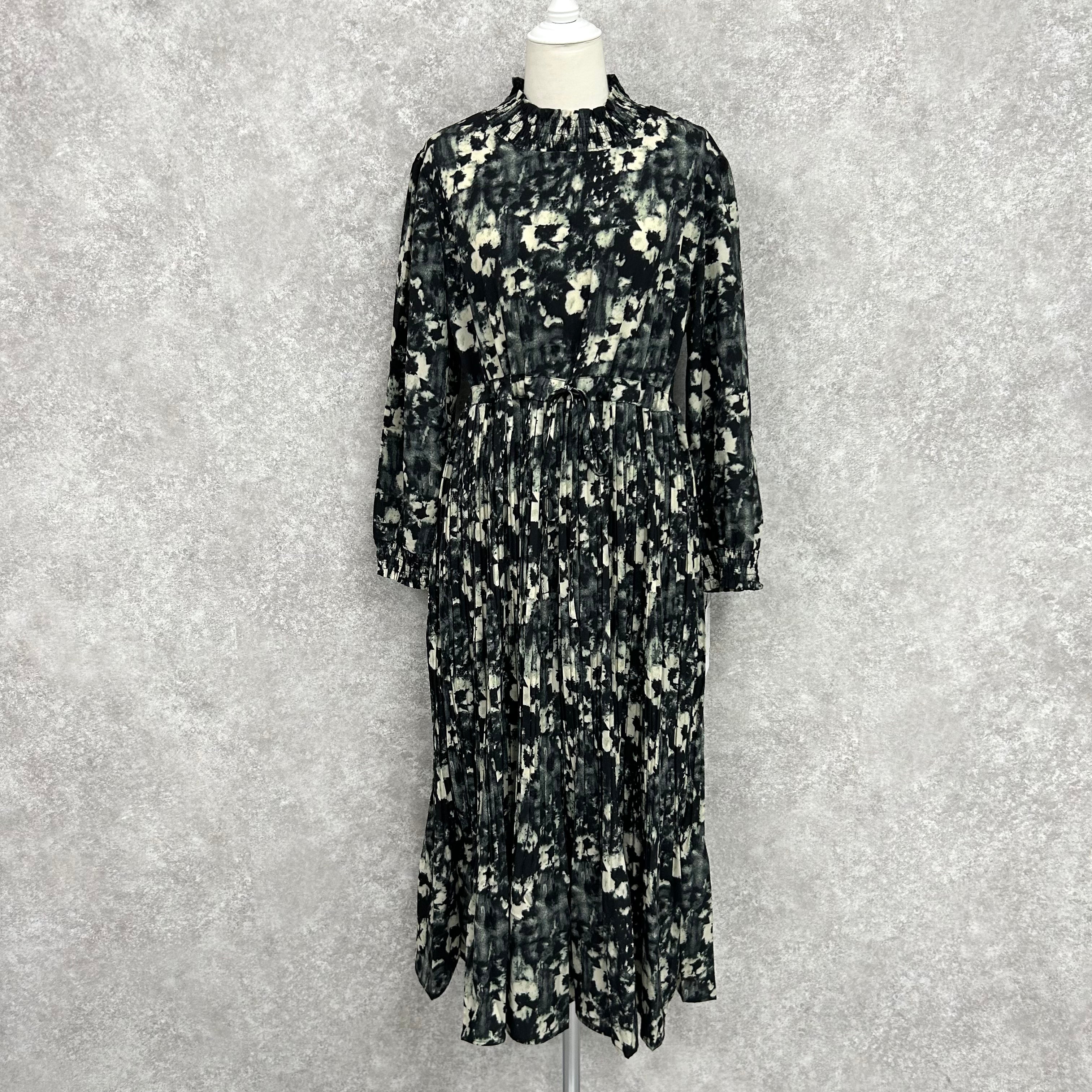 花柄プリントロングワンピース　※10/15〜21より配送予定