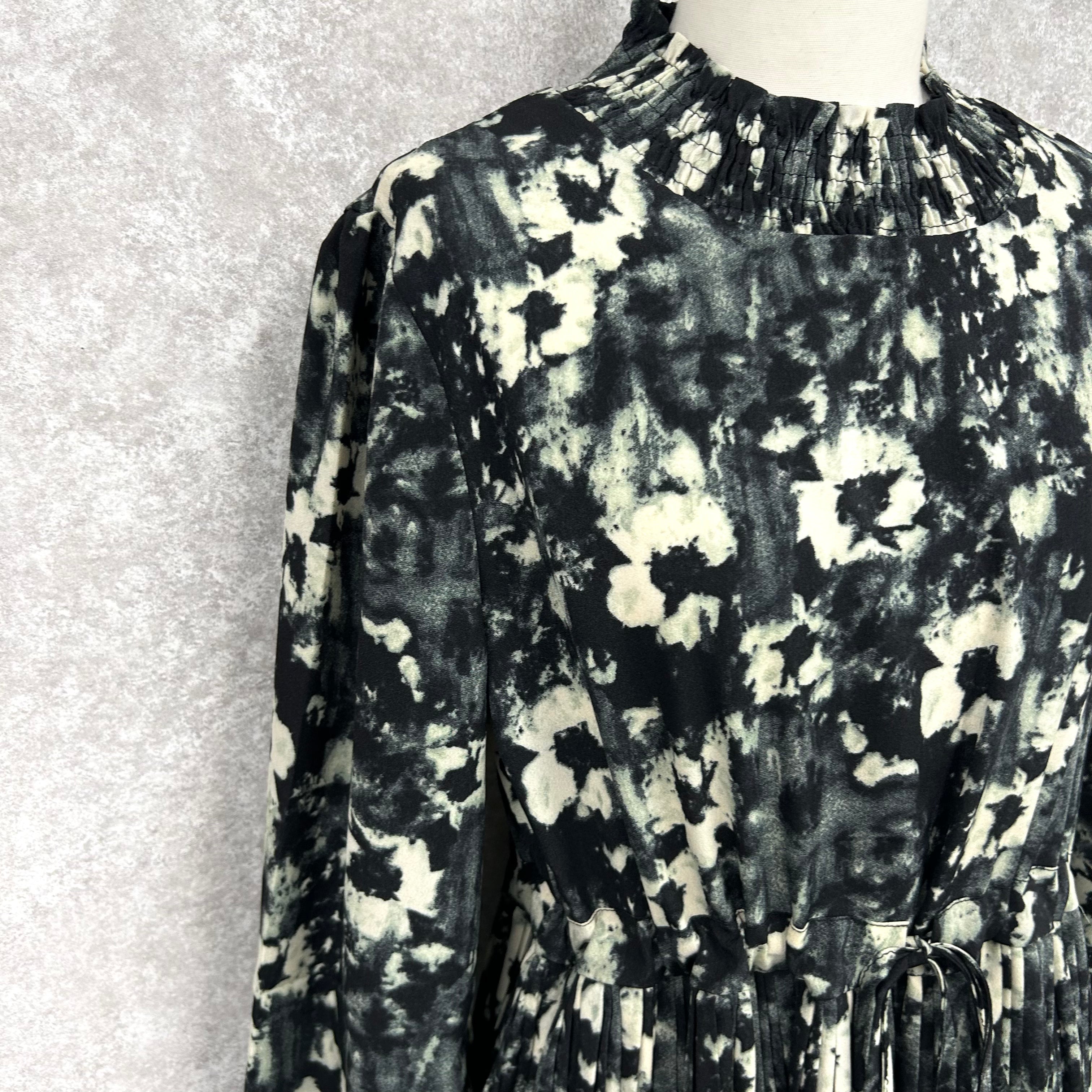 花柄プリントロングワンピース　※10/15〜21より配送予定