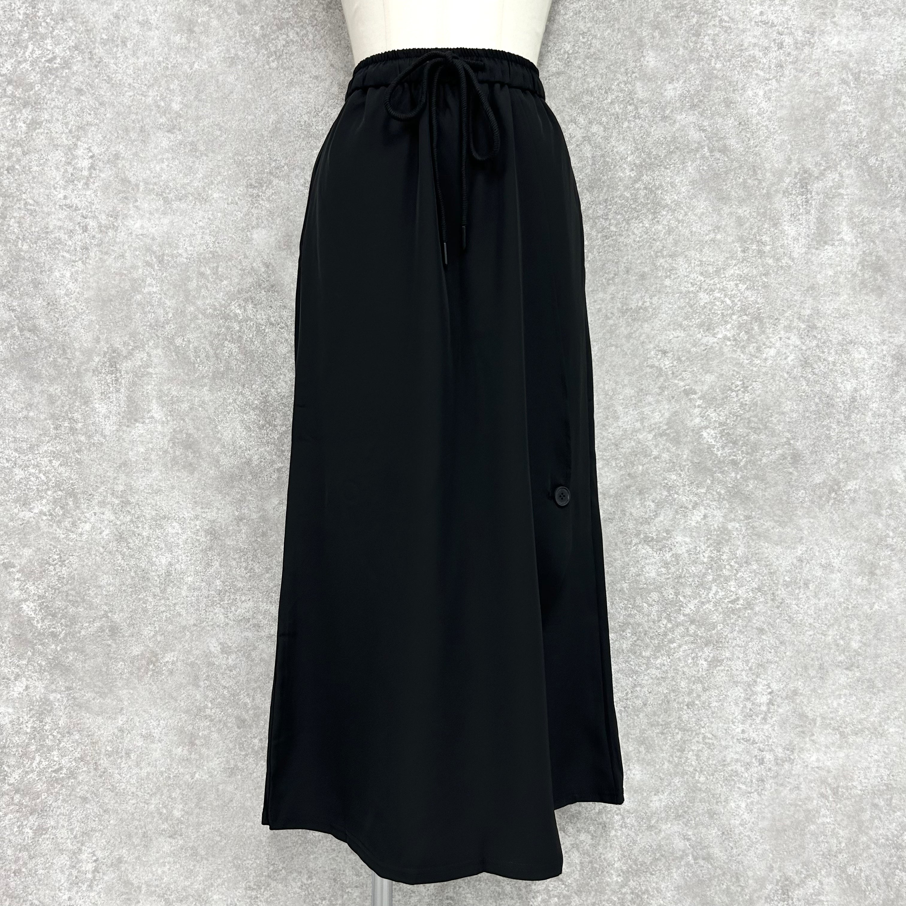 ラップ巻きスラックスパンツ　-ブラック-　※10/15-21頃より順次配送予定