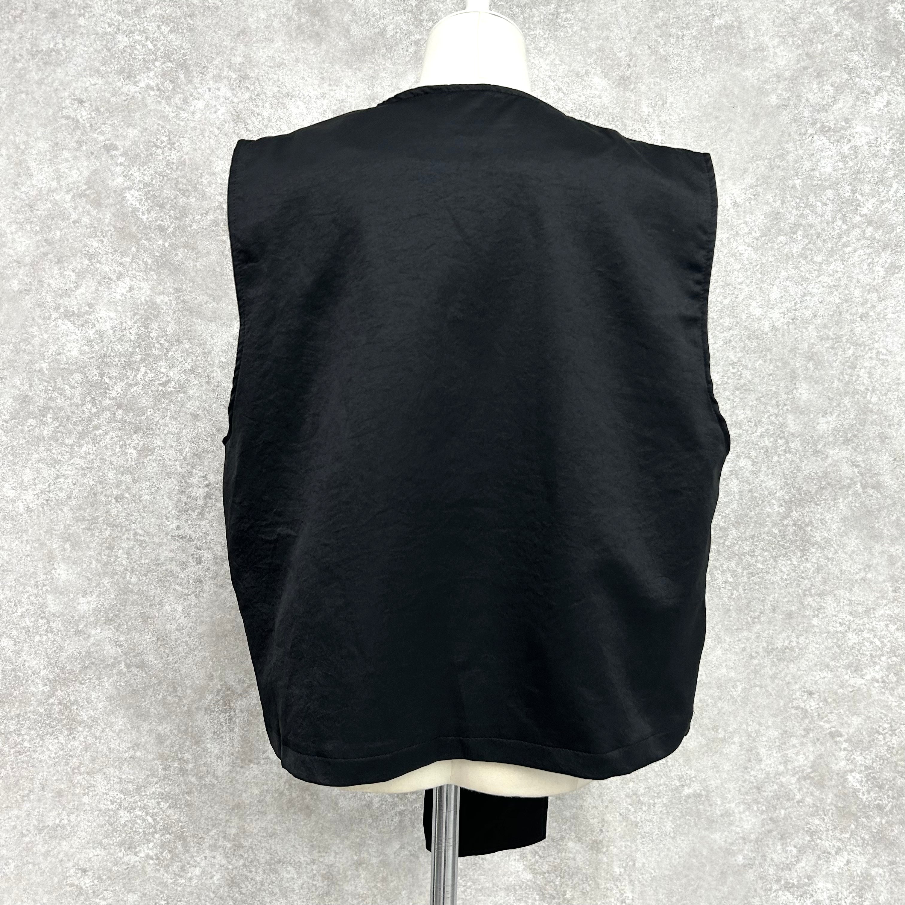 アシンメトリーハーフベスト　-ブラック-　※10/15-21頃より順次配送予定