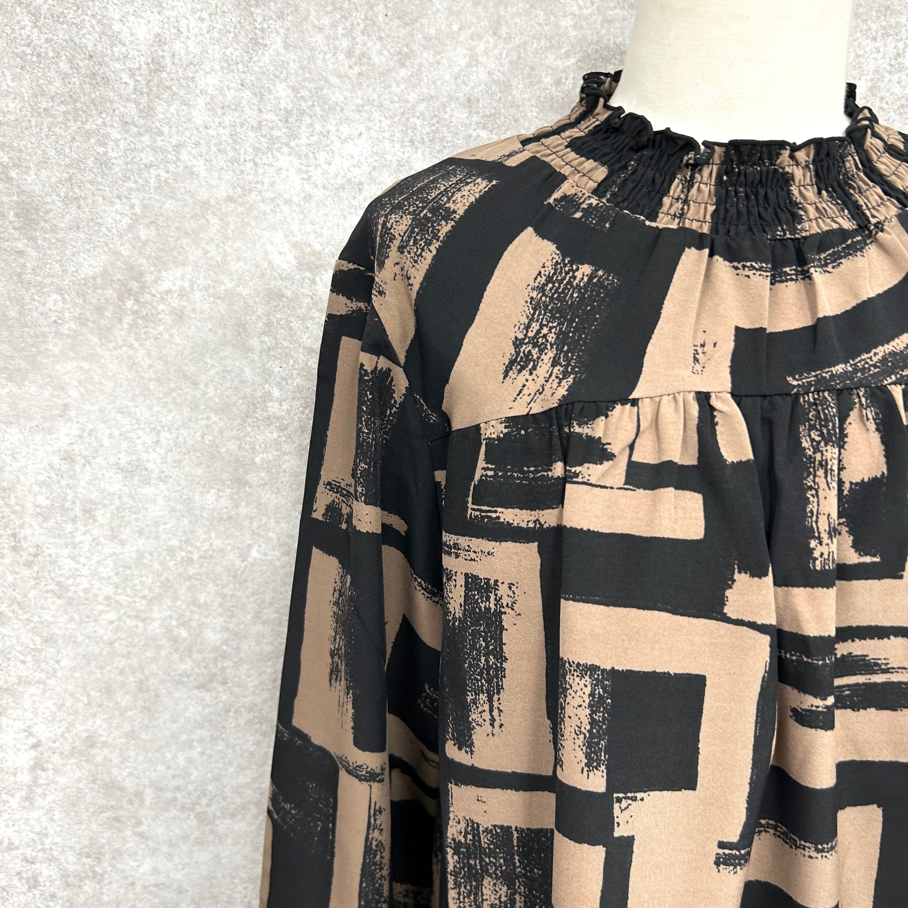 幾何柄ギャザートップス　-ブラウン-　※10/15-21頃より順次配送予定