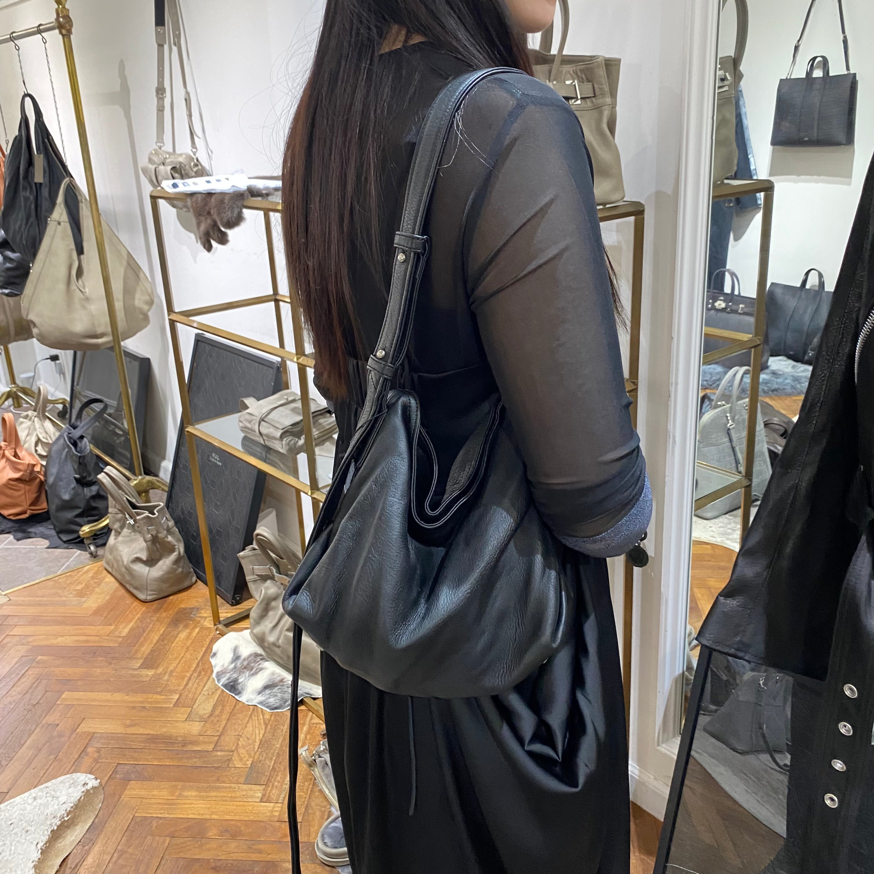 ⚠️予約【M.U.L.】テールショルダー(洗い加工) -ブラック-　※R7. 6月末納品予定