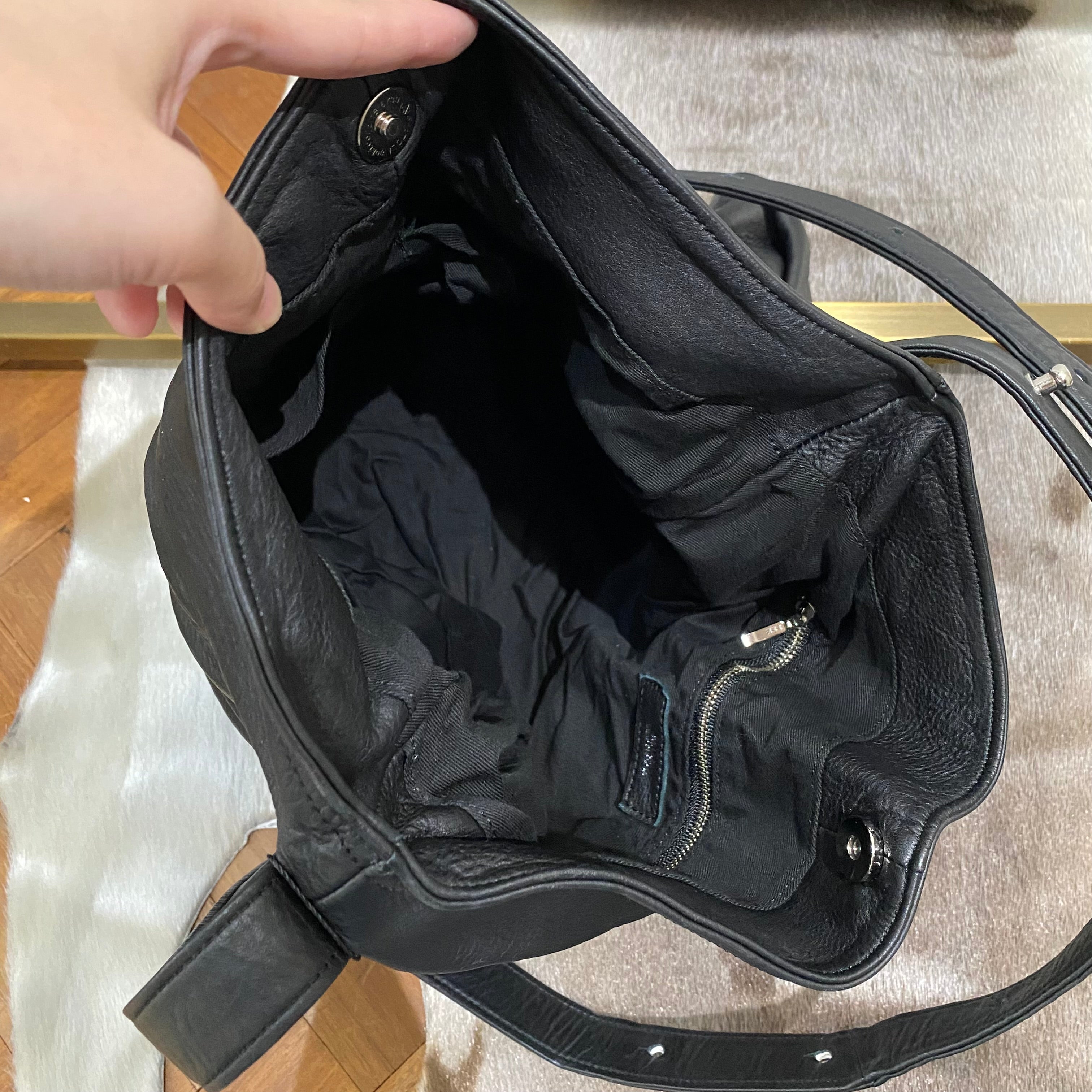 ⚠️予約【M.U.L.】テールショルダー(洗い加工) -ブラック-　※R7. 6月末納品予定