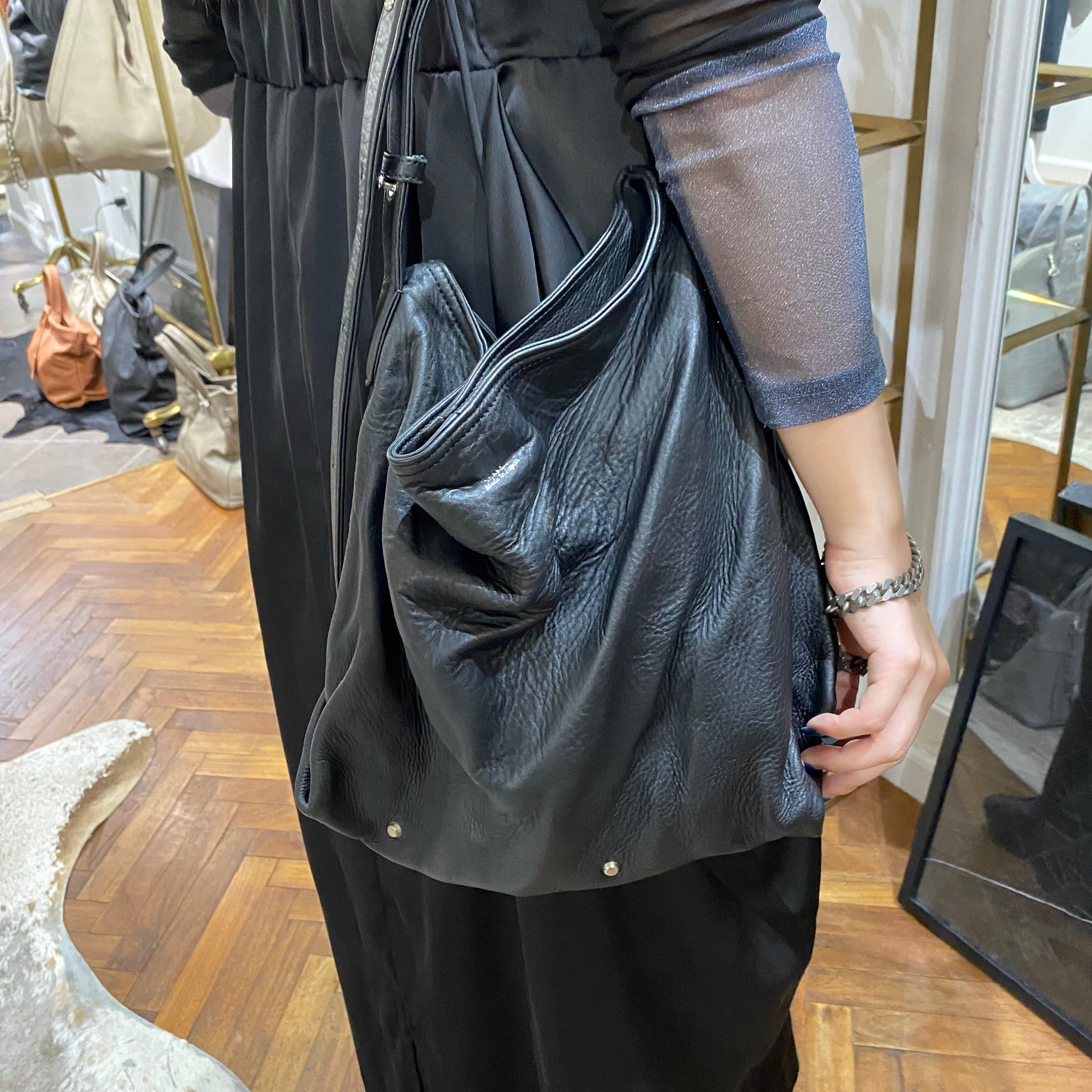 ⚠️予約【M.U.L.】テールショルダー(洗い加工) -ブラック-　※R7. 6月末納品予定