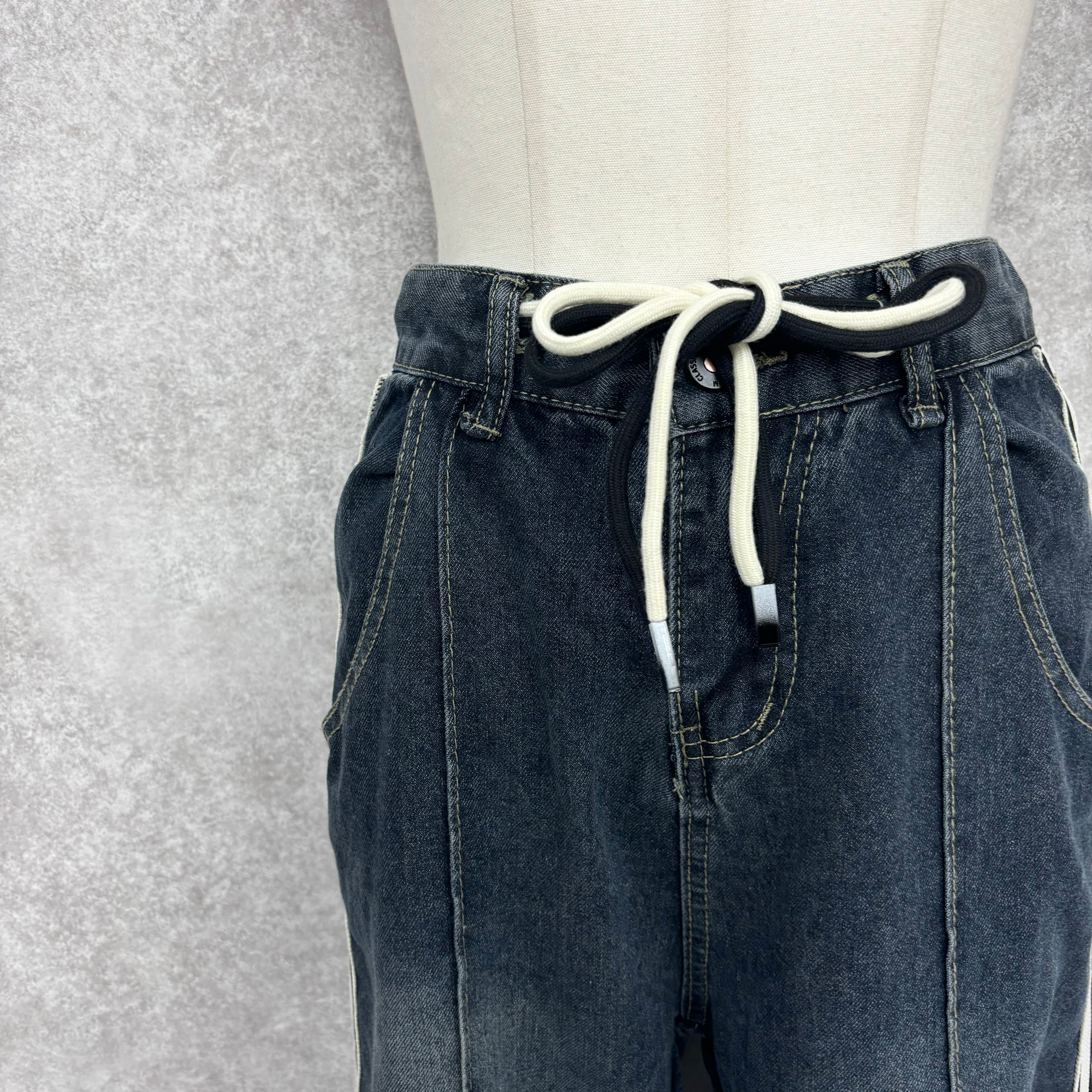 ラインデニムパンツ　Mサイズ　※10/29-11/4頃より順次配送予定　　