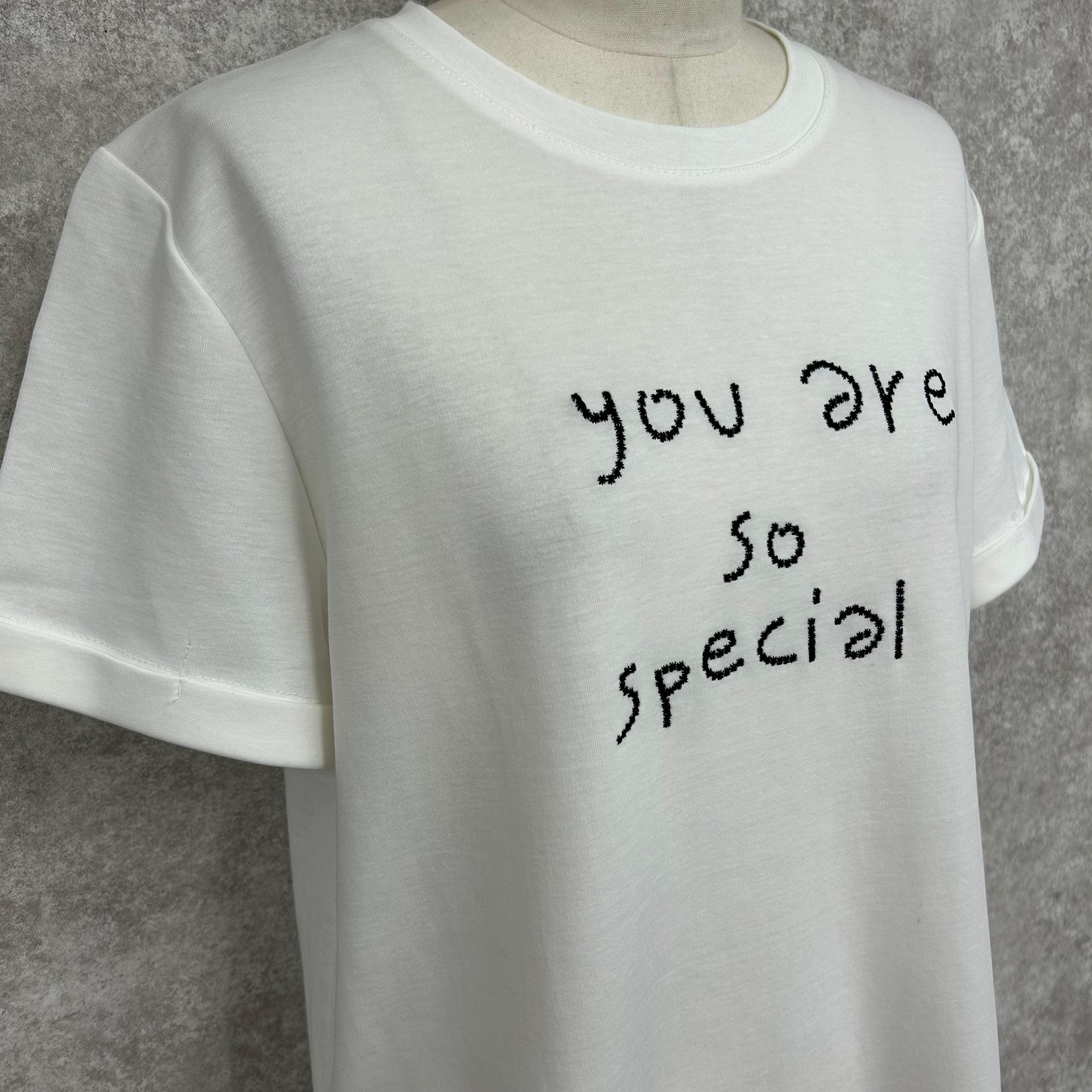 リップケース付き　英字ロゴTシャツ　-ホワイト-　※7/23〜29迄に順次発送予定