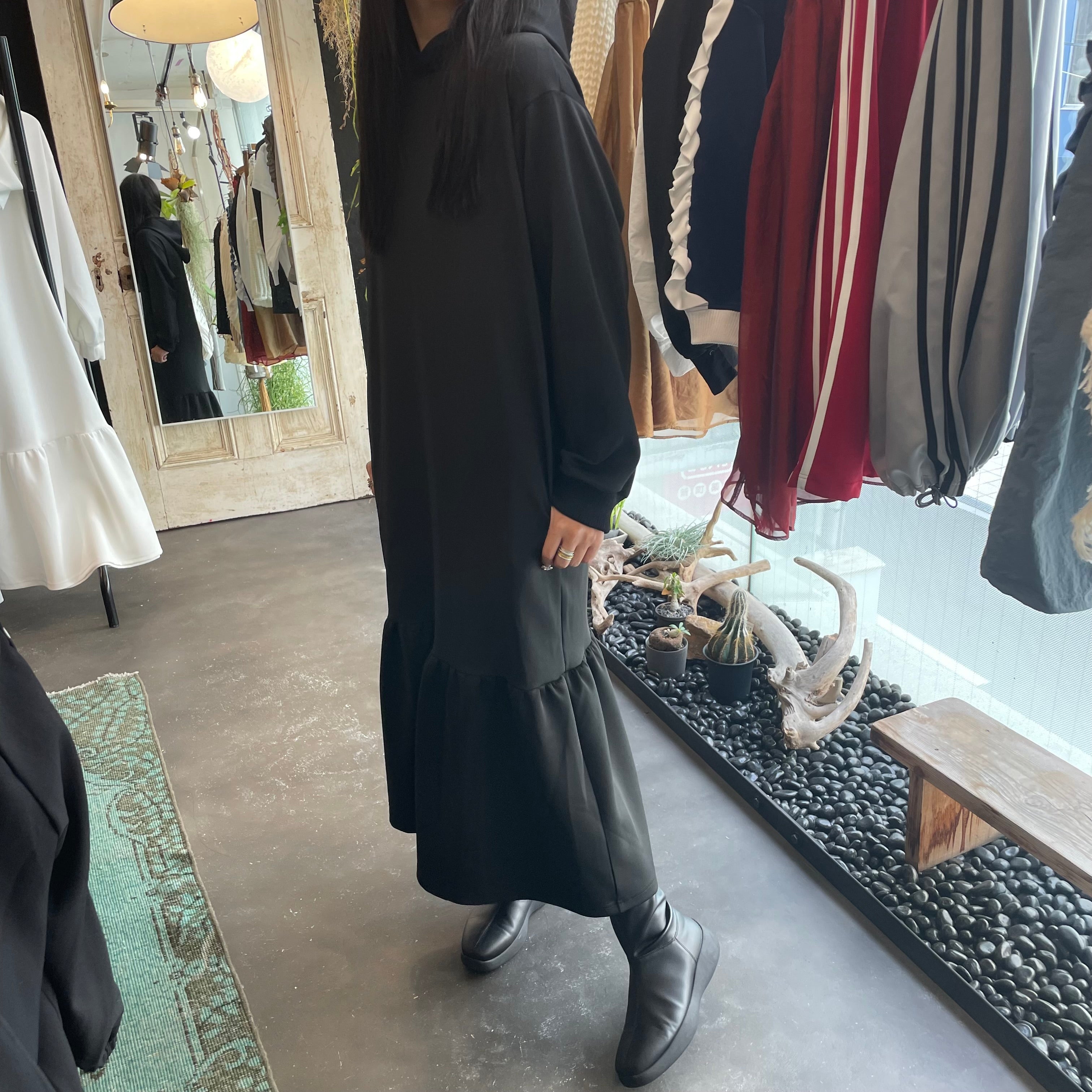 【terrace】フーディーワンピース　-ブラック-　※10/15-21より順次配送予定