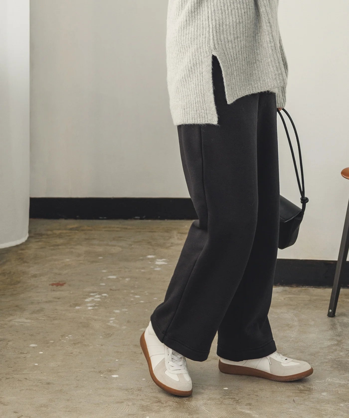 【WFS6716-07】裏シャギーストレートパンツ   -ブラック-　※12/24〜30頃より順次配送予定